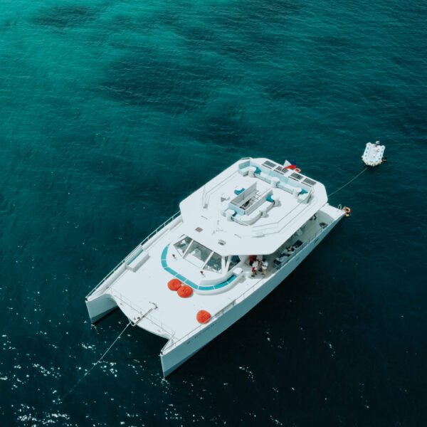 Luxury Yacht – Indefinite Cruise